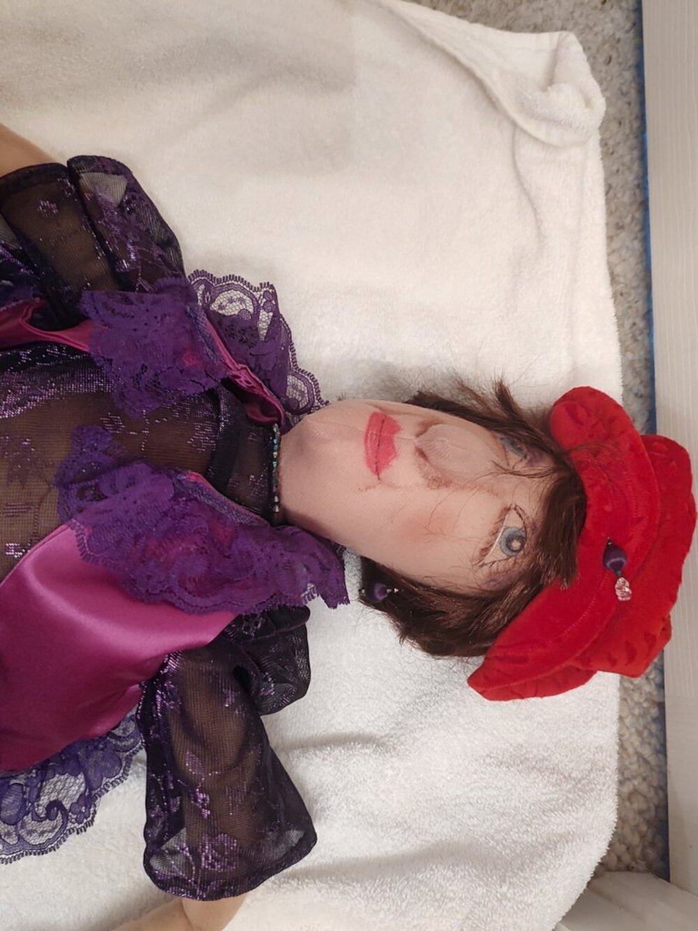 ART DOLL HANDMADE RED HATTER - Picture 4 of 4